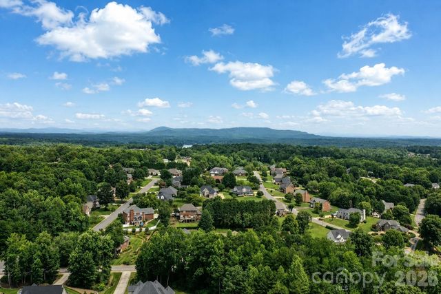 3711 Blendwood Lane NE, Hickory, NC 28601