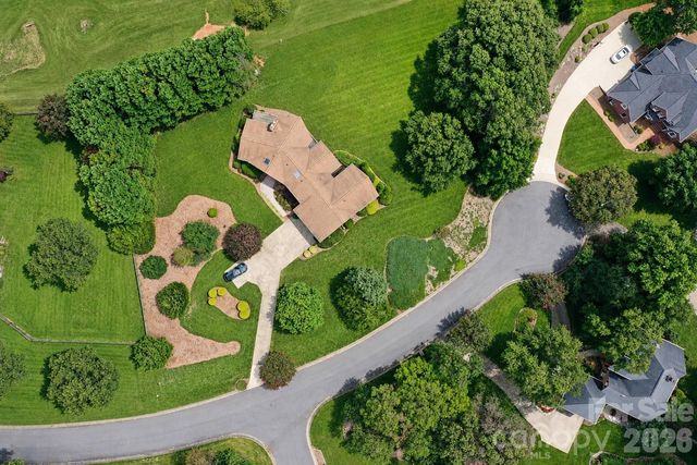 3711 Blendwood Lane NE, Hickory, NC 28601