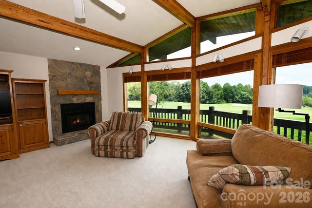 3711 Blendwood Lane NE, Hickory, NC 28601