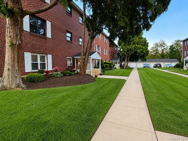 125 Park Avenue B1, Amityville, NY 11701