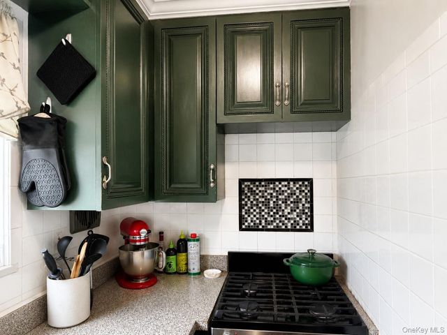 125 Park Avenue B1, Amityville, NY 11701