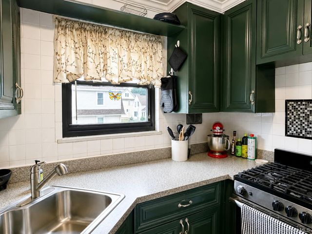 125 Park Avenue B1, Amityville, NY 11701