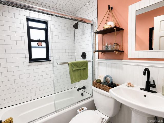 125 Park Avenue B1, Amityville, NY 11701