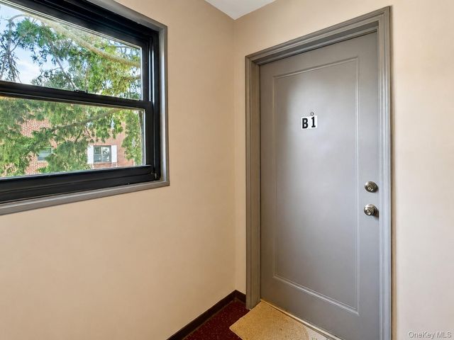 125 Park Avenue B1, Amityville, NY 11701