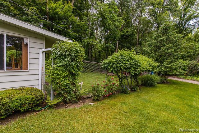 5124 Perryville Road, Holly, MI 48442