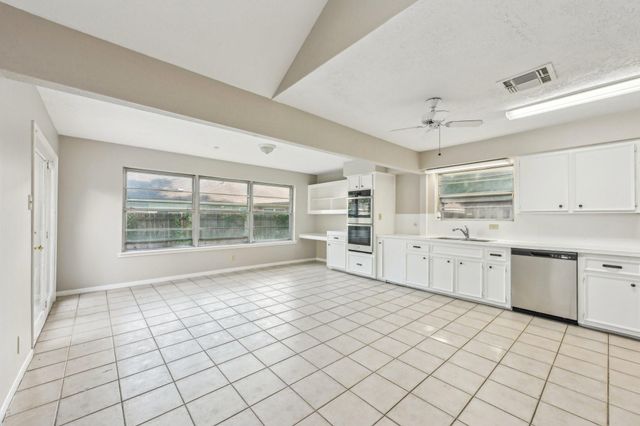 5506 Enchanted Timbers Drive, Humble, TX 77346