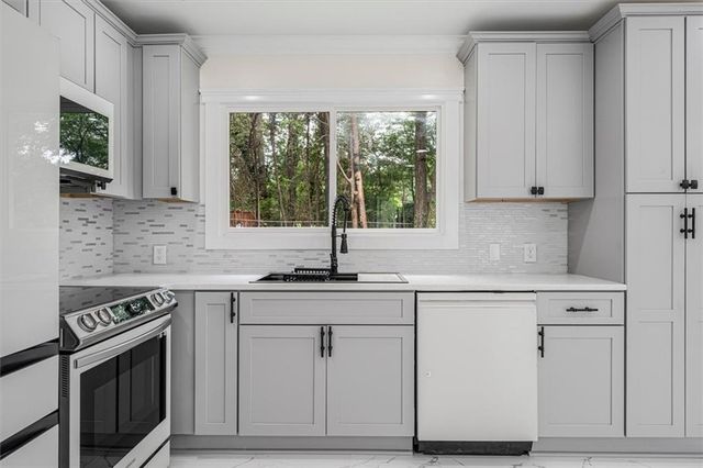 6073 Fieldcrest Drive, Morrow, GA 30260