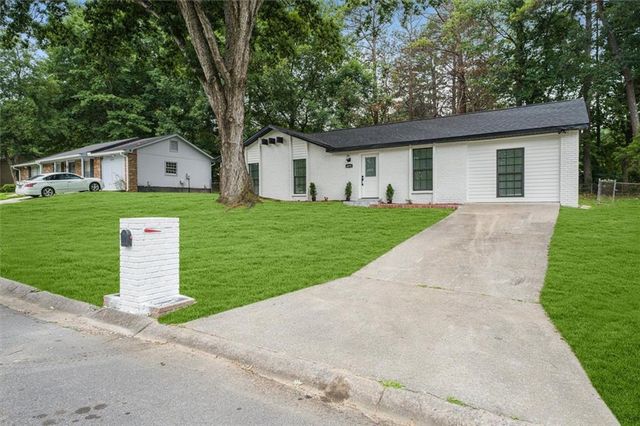 6073 Fieldcrest Drive, Morrow, GA 30260