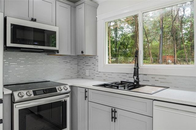 6073 Fieldcrest Drive, Morrow, GA 30260