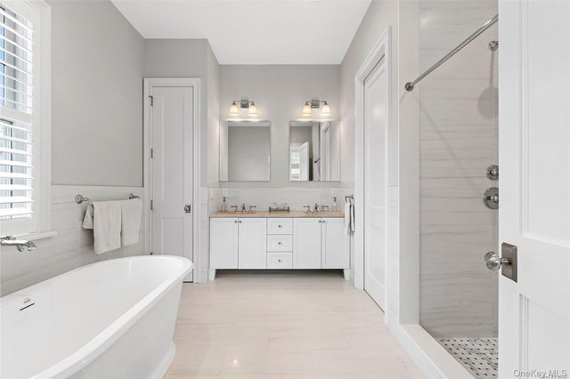 2 Emma's Path, Remsenburg, NY 11960