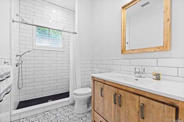 2 Emma's Path, Remsenburg, NY 11960