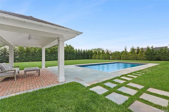 2 Emma's Path, Remsenburg, NY 11960