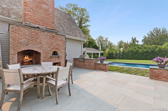 2 Emma's Path, Remsenburg, NY 11960