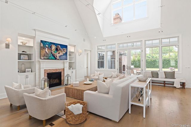 2 Emma's Path, Remsenburg, NY 11960