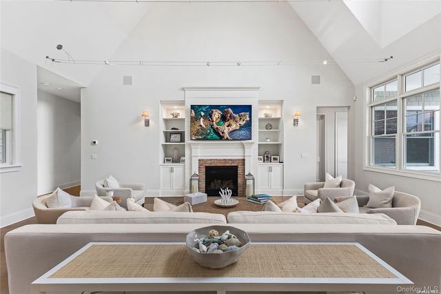 2 Emma's Path, Remsenburg, NY 11960