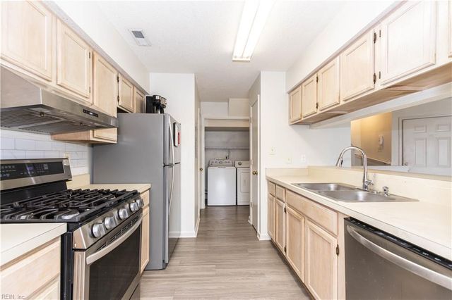 12796 Daybreak CIR, Newport News, VA 23602