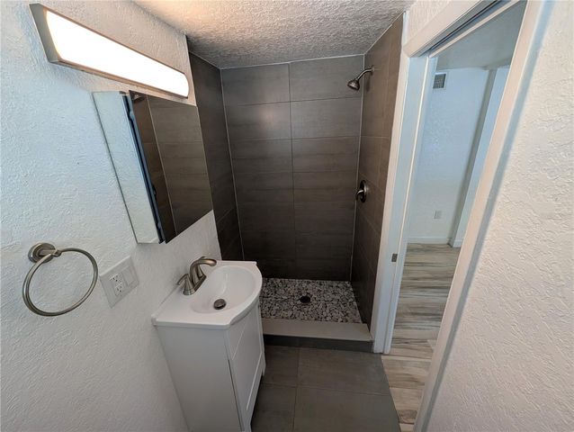 8004 N BOULEVARD, Tampa, FL 33604