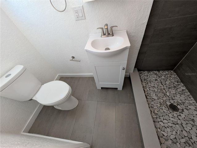 8004 N BOULEVARD, Tampa, FL 33604