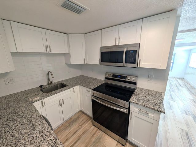 8004 N BOULEVARD, Tampa, FL 33604