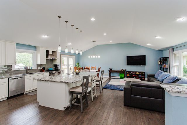 341 E Madison Street, Elmhurst, IL 60126