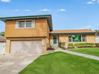 341 E Madison Street, Elmhurst, IL 60126