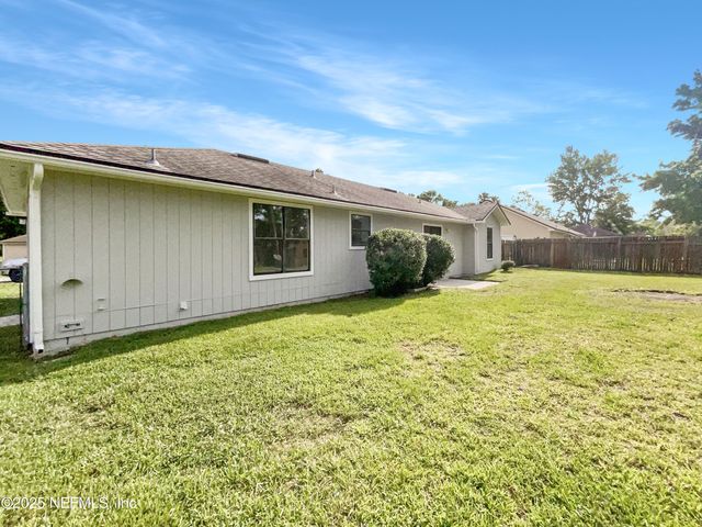 2439 BURNS Drive, Middleburg, FL 32068