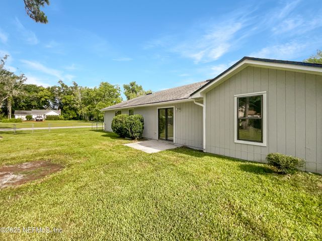 2439 BURNS Drive, Middleburg, FL 32068