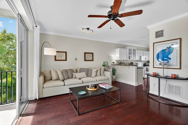 1685 42nd Square 101, Vero Beach, FL 32960