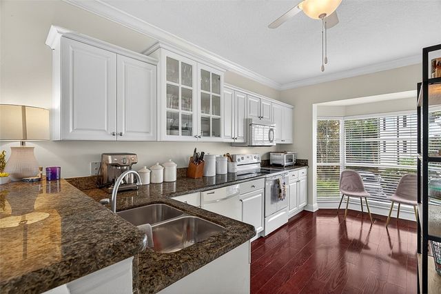 1685 42nd Square 101, Vero Beach, FL 32960