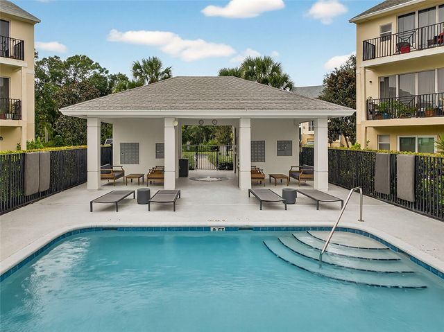 1685 42nd Square 101, Vero Beach, FL 32960