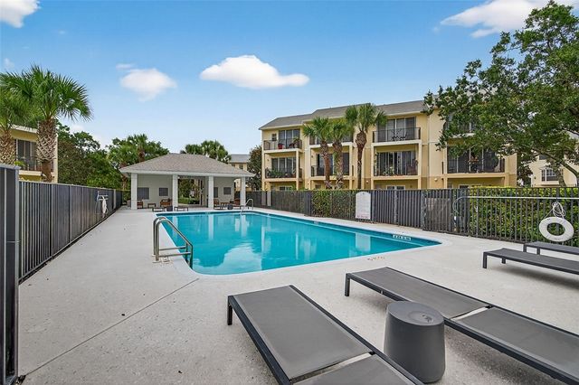 1685 42nd Square 101, Vero Beach, FL 32960