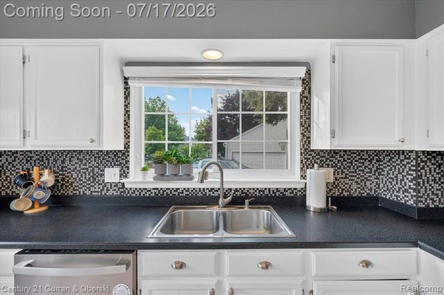 24525 Jamestowne Road, Novi, MI 48375