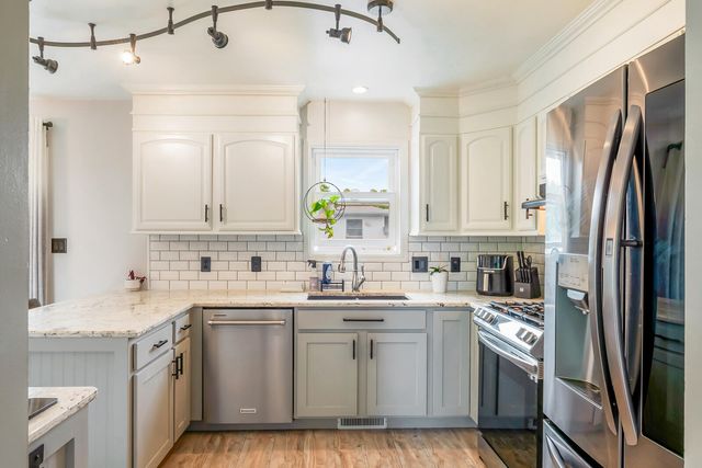 1367 Dixon Pkwy, Chesterton, IN 46304