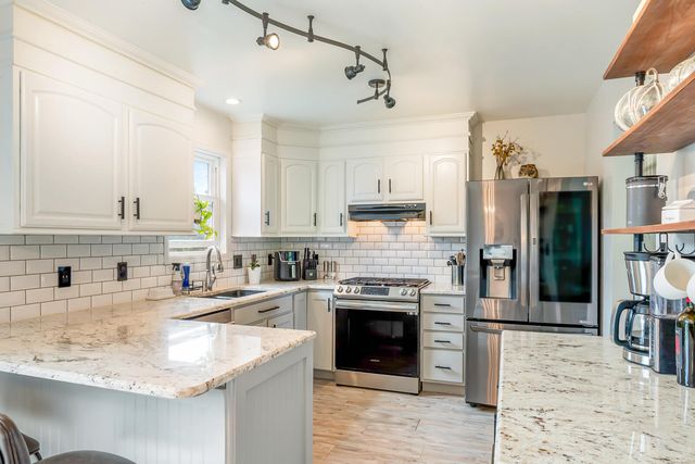 1367 Dixon Pkwy, Chesterton, IN 46304
