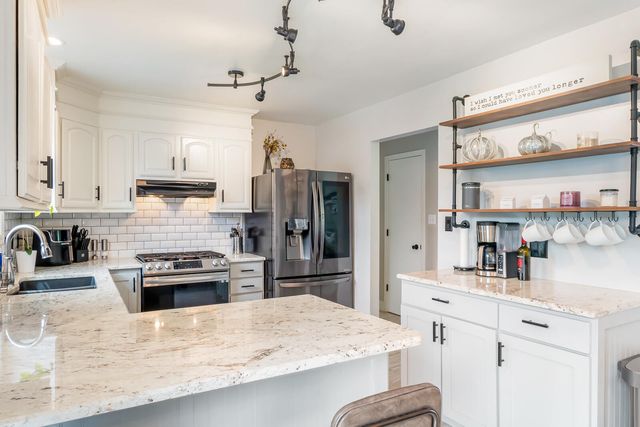 1367 Dixon Pkwy, Chesterton, IN 46304