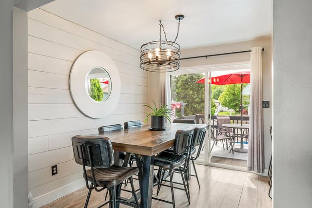 1367 Dixon Pkwy, Chesterton, IN 46304