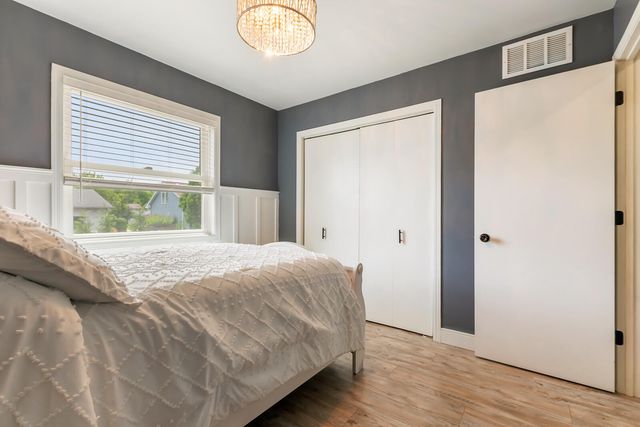 1367 Dixon Pkwy, Chesterton, IN 46304