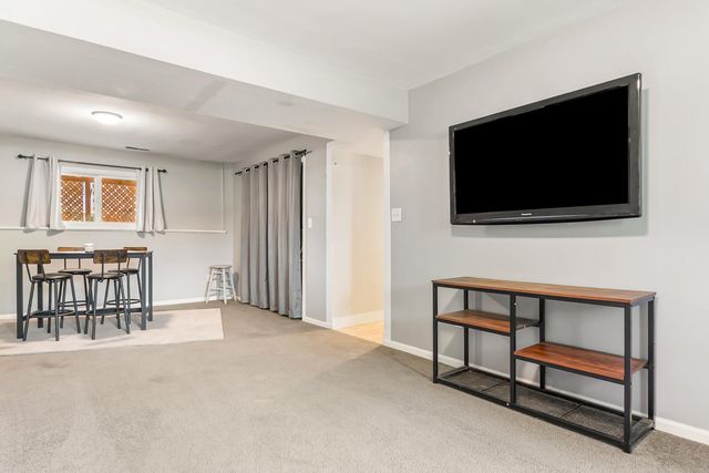 1367 Dixon Pkwy, Chesterton, IN 46304