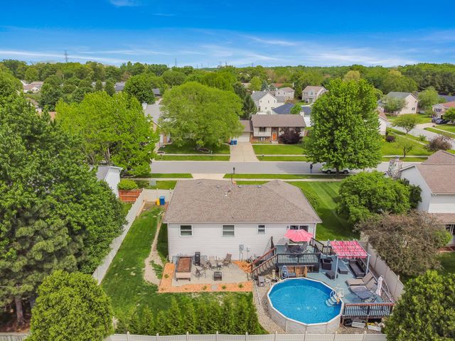 1367 Dixon Pkwy, Chesterton, IN 46304