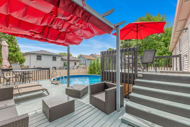 1367 Dixon Pkwy, Chesterton, IN 46304