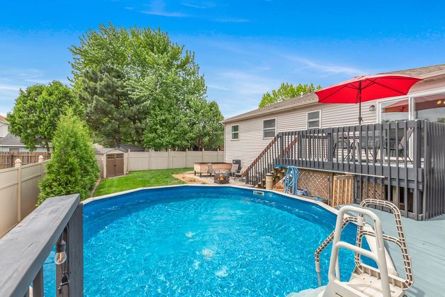 1367 Dixon Pkwy, Chesterton, IN 46304