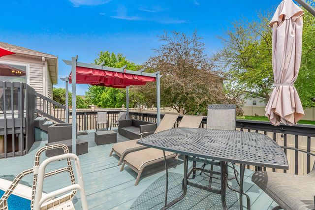 1367 Dixon Pkwy, Chesterton, IN 46304
