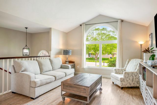 1367 Dixon Pkwy, Chesterton, IN 46304