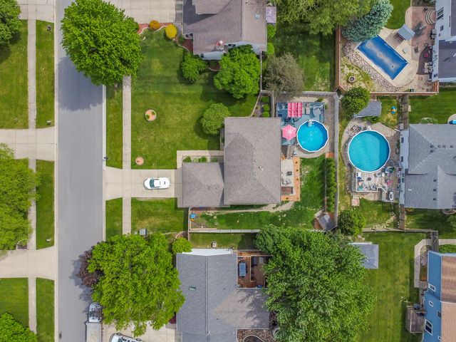 1367 Dixon Pkwy, Chesterton, IN 46304