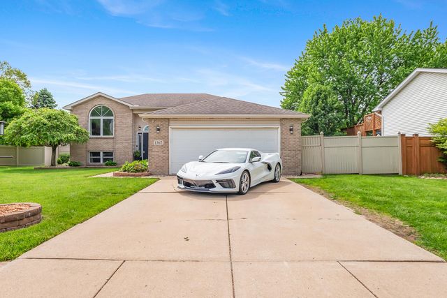 1367 Dixon Pkwy, Chesterton, IN 46304