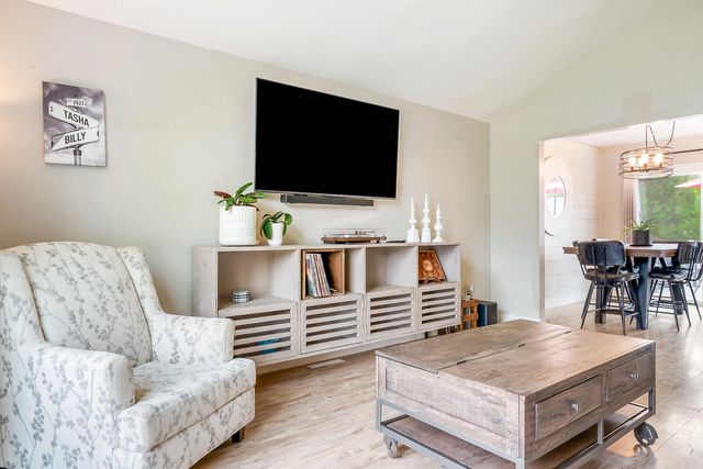1367 Dixon Pkwy, Chesterton, IN 46304