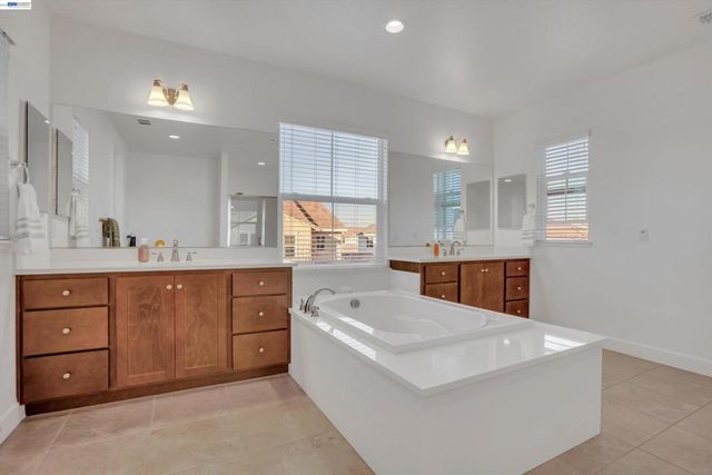 263 E Vita Ave, Mountain House, CA 95391