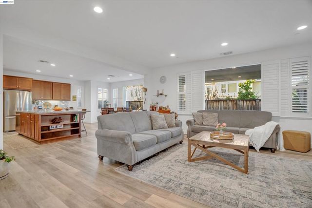 263 E Vita Ave, Mountain House, CA 95391