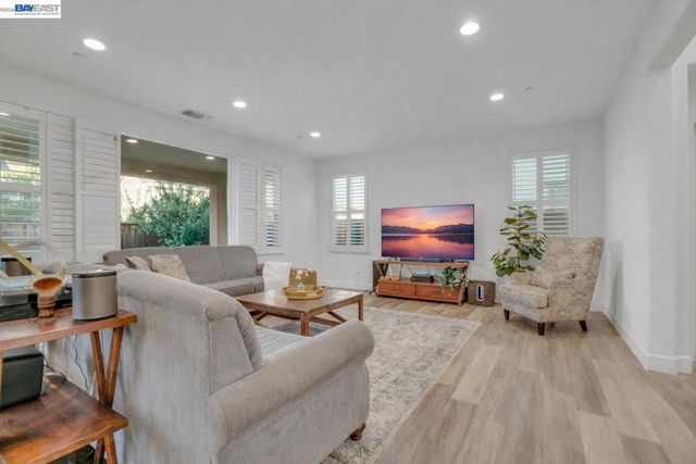 263 E Vita Ave, Mountain House, CA 95391