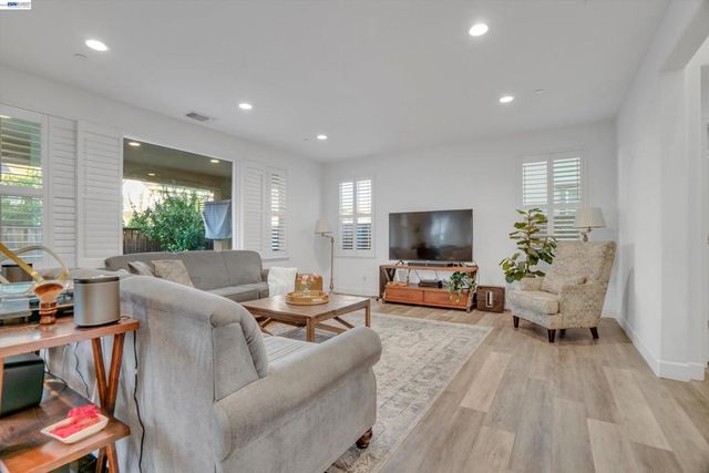 263 E Vita Ave, Mountain House, CA 95391